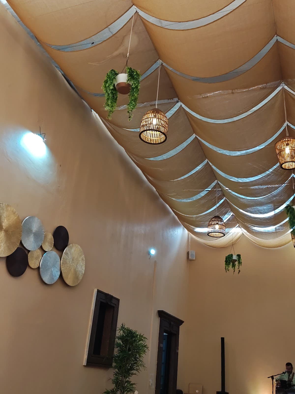 Interior de La Capilla, sucursal Santo Domingo