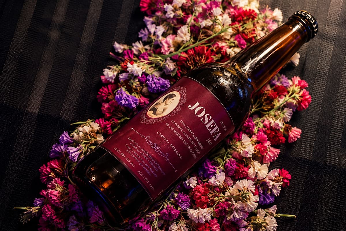 Botella con flores